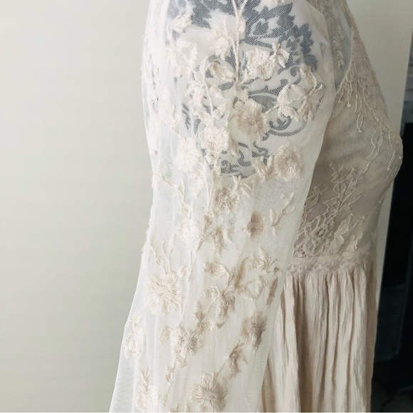 American Eagle Lace Bell Sleeve V-Neck Blouse Top Shirt Ivory Cream XS - Picture 6 of 12